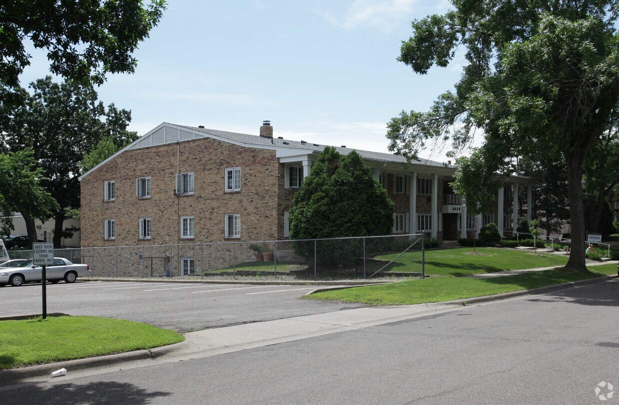 Foto del edificio - 6629 Queen