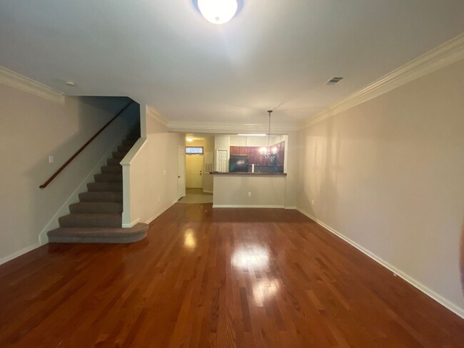 Foto del edificio - Spacious 2Bed/2.5Bath Townhome in the Gate...