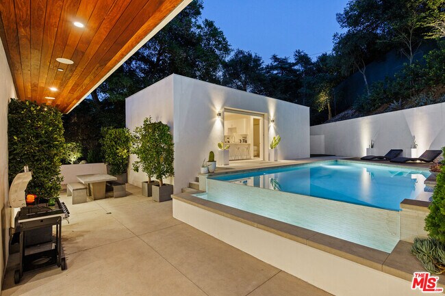 Foto del edificio - 3542 Knobhill Dr