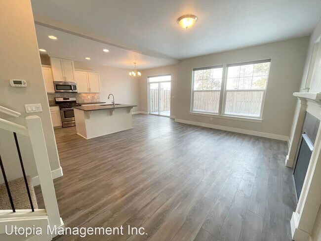 Building Photo - 3 br, 2.5 bath House - 1047 SE Leonel Lane