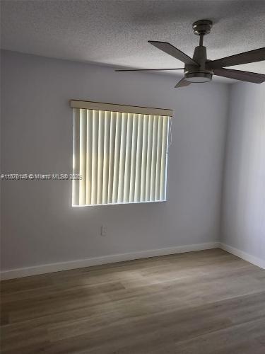 Building Photo - 559 SW 88th Pl E