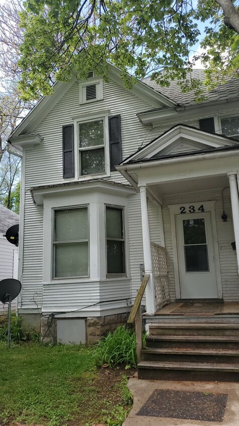Primary Photo - 234 Royal Ave