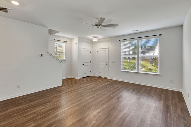 Foto del edificio - Recess Pointe’s One and Only Duplex! 3 Sto...