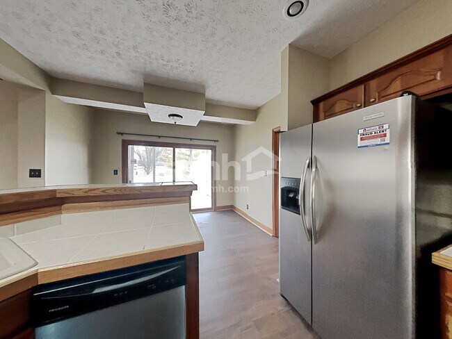 Building Photo - 9186 Pointe Ct