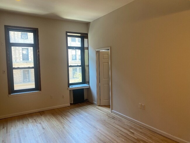 Building Photo - 173 W 85th St