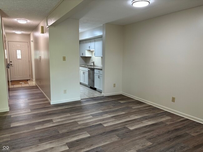 Foto del edificio - 665 Ironwood Dr