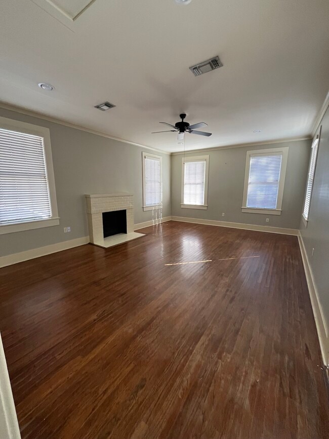 Large Living Area with high ceilings and tons of natural light - 1904 White St