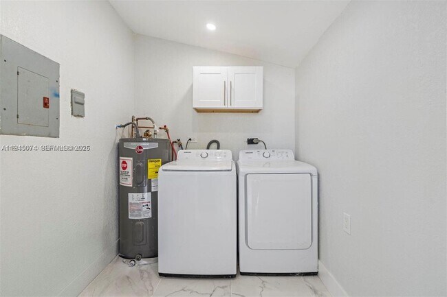 Foto del edificio - 15900 NW 18th Ave