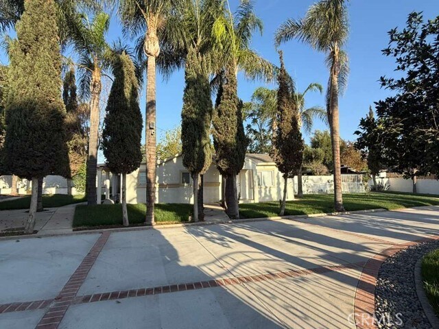 Foto del edificio - 6576 Lorena Ave