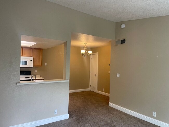 Foto del edificio - 2 Bedroom and 1 Bathroom South Reno Condo