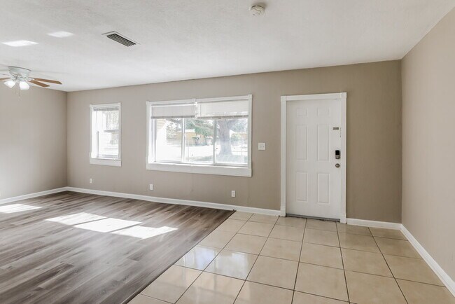 Building Photo - 1649 NW 14th Ct