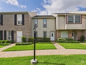 Building Photo - 10380 Briar Forest Dr