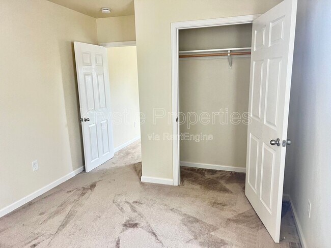 Foto del edificio - 468 Military E