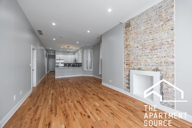 Foto del edificio - 3328 W Congress Pkwy