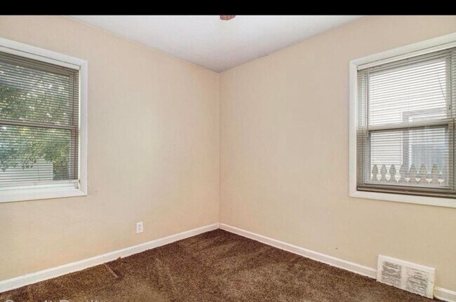 Foto del edificio - 7291 Faust Ave