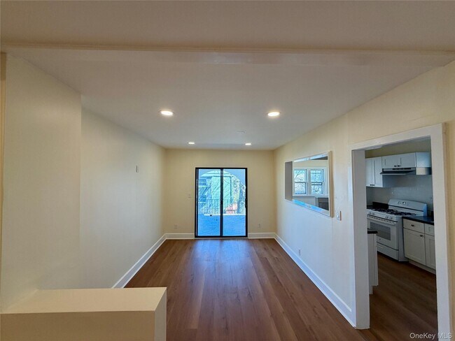 Foto del edificio - 116 Alexander Ave