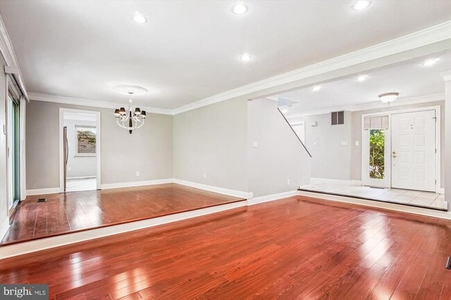 Building Photo - 3809 Hemlock Way