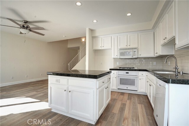 Building Photo - 7124 Farralone Ave