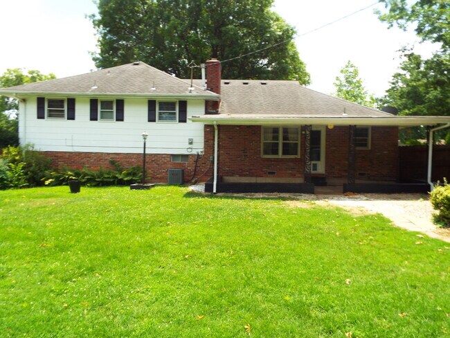 Foto del edificio - 4 Bedroom 2 Bathroom home in Willard Schoo...