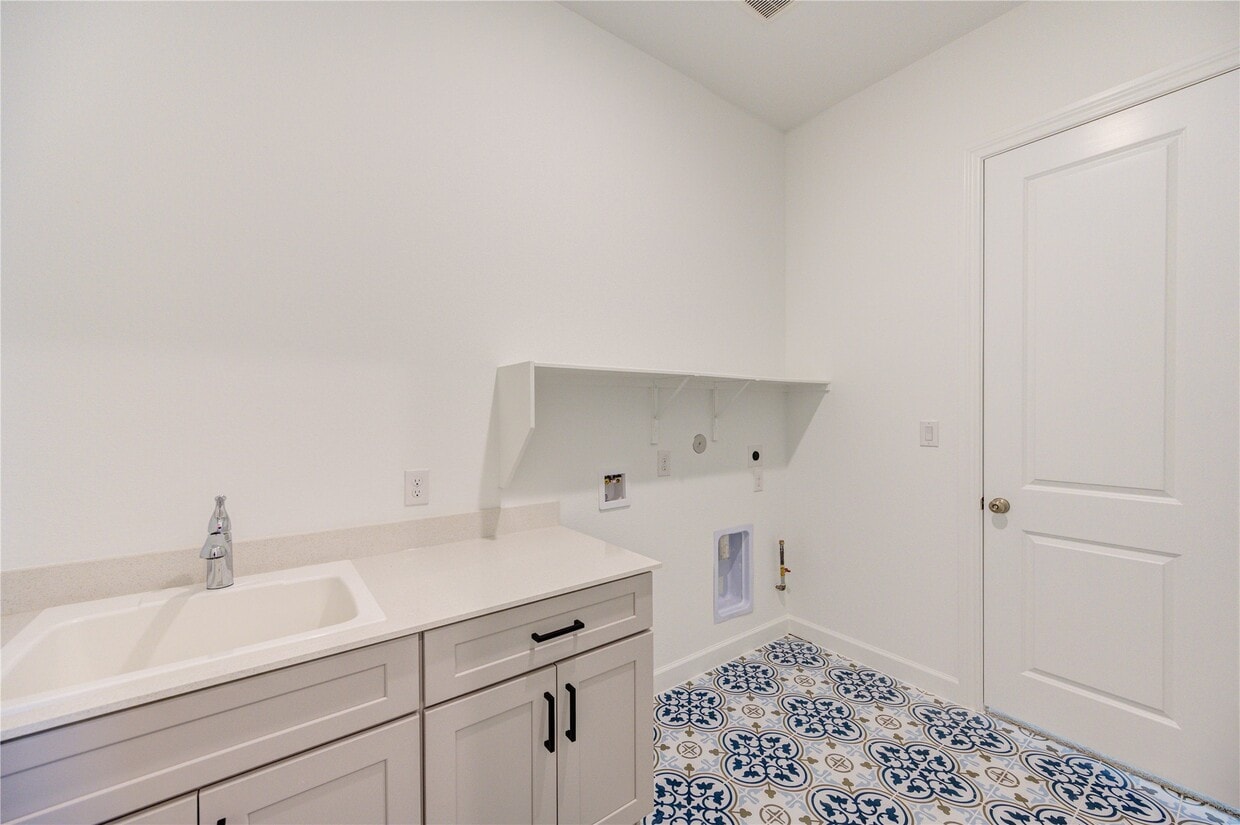 Building Photo - 25326 Loch Doon Dr