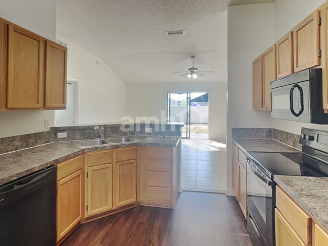 Building Photo - 3753 Woodbriar Dr