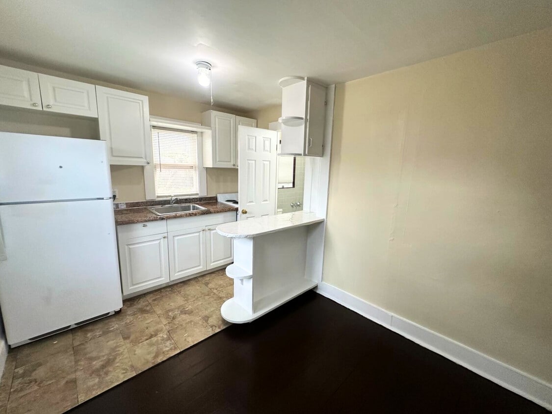 Foto principal - 4341 Pinewood Ave