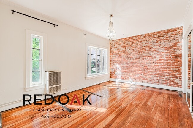 Building Photo - 532 S Coronado St