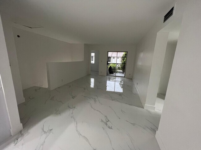 Foto del edificio - 505 Gardens Dr