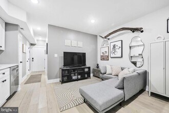 Building Photo - 1144 Owen Pl NE