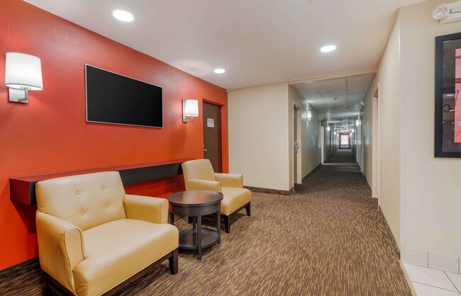 Foto del edificio - Furnished Studio-Asheville - Tunnel Rd.