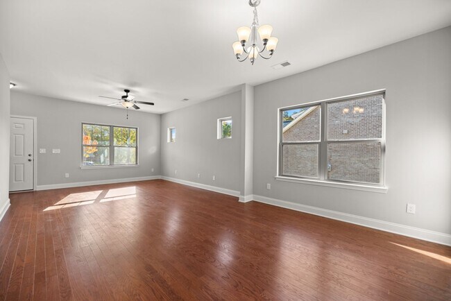 Foto del edificio - Spacious Home with Loft & 2-Car Garage in Prime Location in Hardin Valley school district!