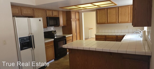 Foto del edificio - 4 br, 2.5 bath House - 4825 Pinesprings Dr