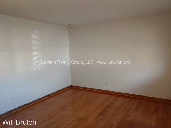 Building Photo - 3 br, 2 bath House - 1114 Summit Lane