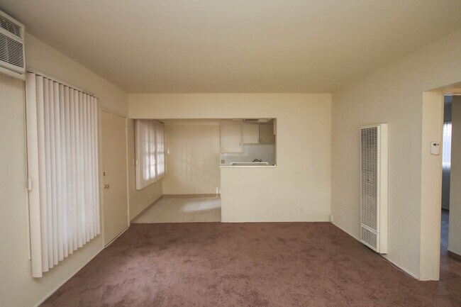 Building Photo - 703 E Villa St