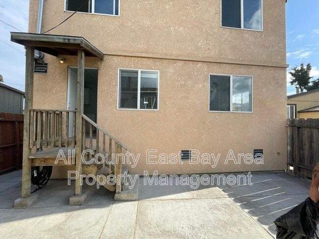 Foto del edificio - 5335 Bancroft Ave