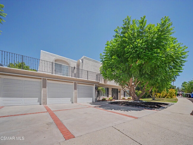 Building Photo - 22777 Brenford St