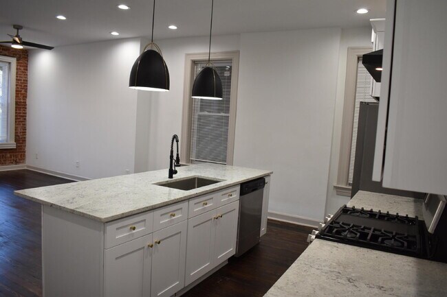 Foto del edificio - "Spacious Urban Living: Charming 2-Bedroom Retreat in St. Louis City - 1287 Sq Ft of Comfort!"  C...