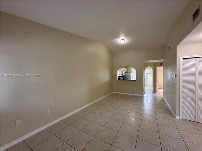 Foto del edificio - 2921 SE 12th Rd