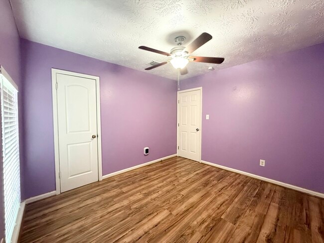 Foto del edificio - 7315 Belle Park Dr