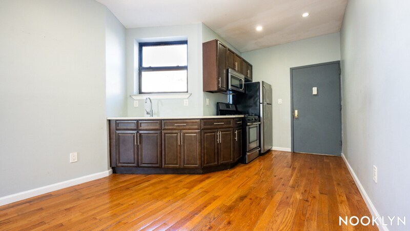 Foto principal - 373 E 28th St