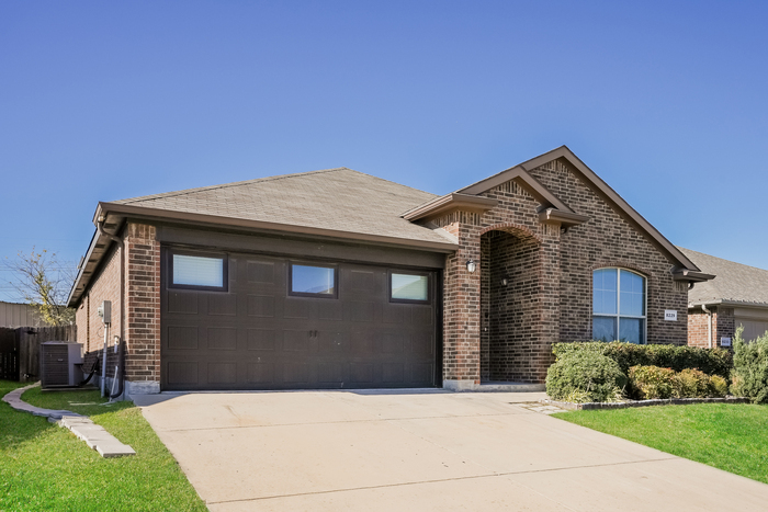 Foto principal - Striking 4-Bedroom Home in Fort Worth, TX