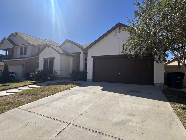 Building Photo - 324 Silverleaf Oak