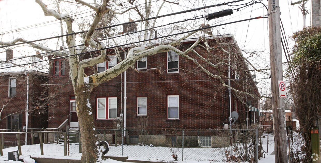 Foto del edificio - 7400-7410 Penfield Ct