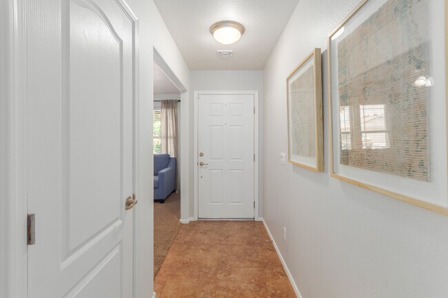 Foto del edificio - 1069 E Kelsi Ave