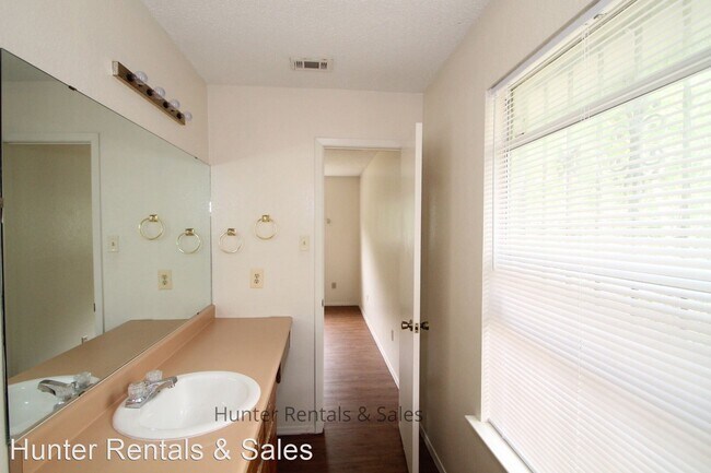 Foto del edificio - 3 br, 2 bath House - 1703 Dickens