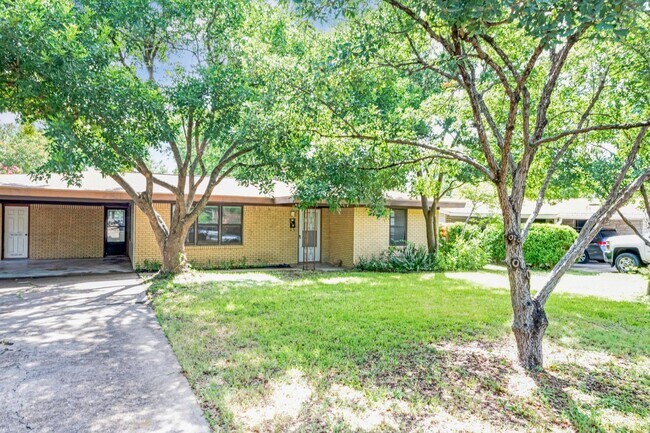 Building Photo - Classic Austin Home in Windsor Park