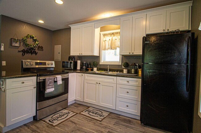 Foto del edificio - 642 Gladdens Creek Rd