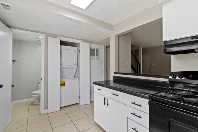 Building Photo - The Vistas Apartment Homes