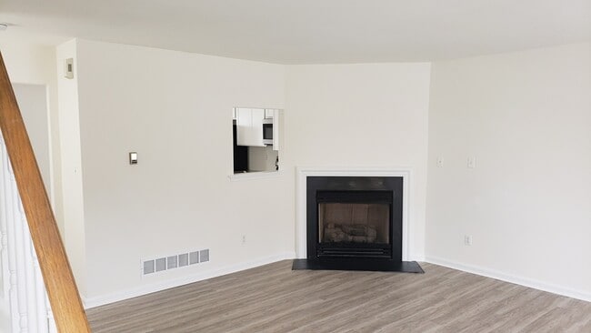 Building Photo - 11 Saddle Ridge Ct