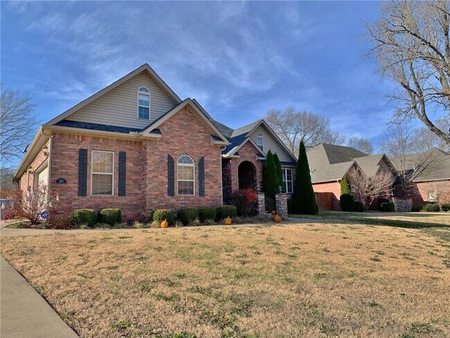 Building Photo - 204 Tunbridge Dr